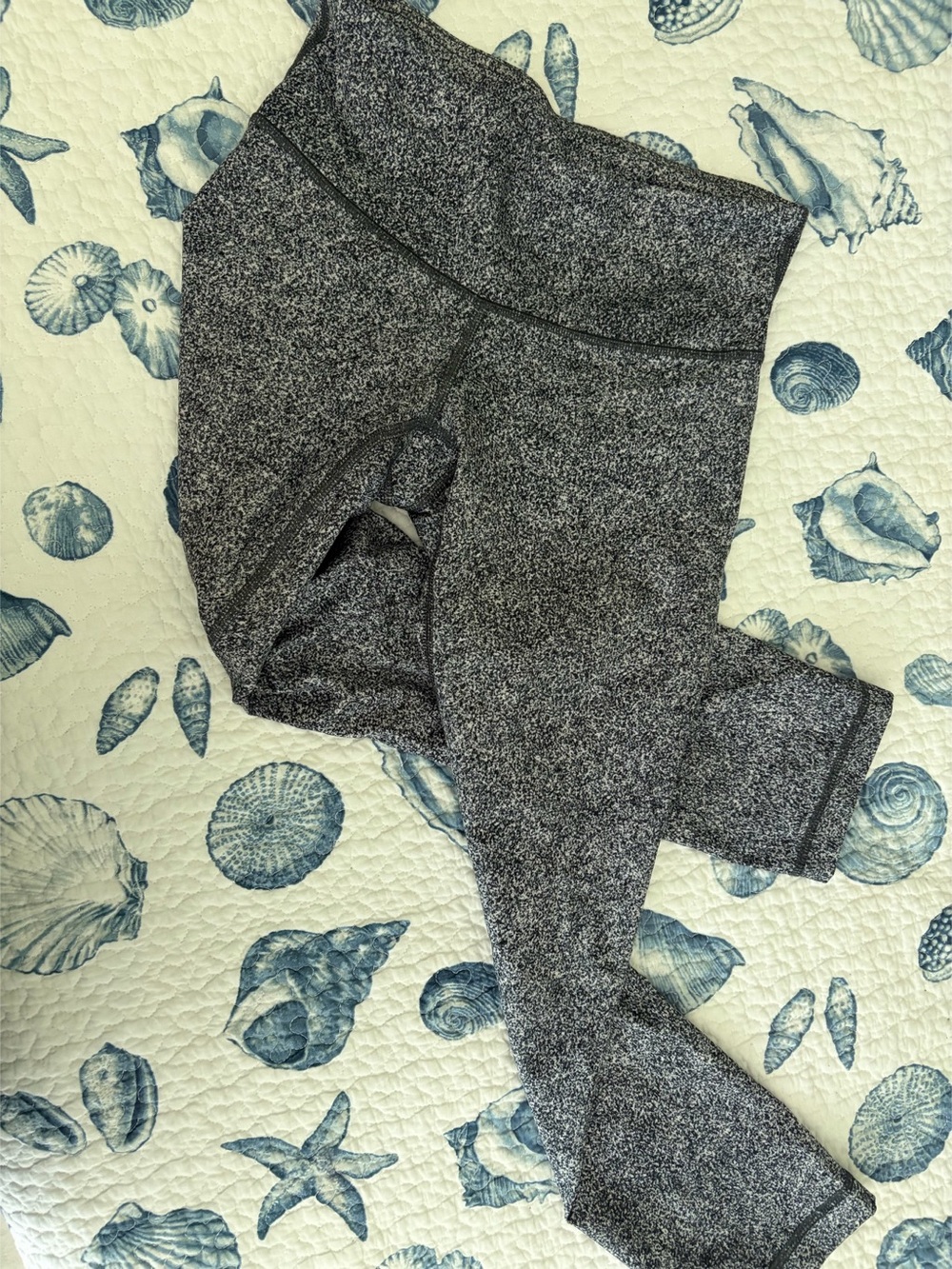 Grey Lululemon leggings cropped
